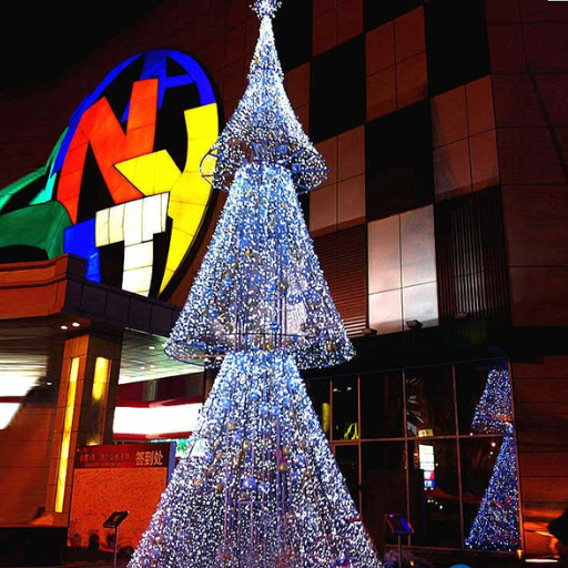 solar powered christmas tree 