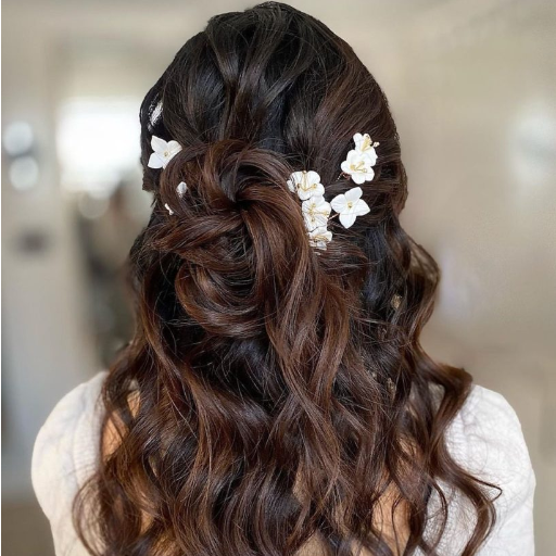 How to Choose the Right Bridesmaid Hairstyles for a Beach Wedding