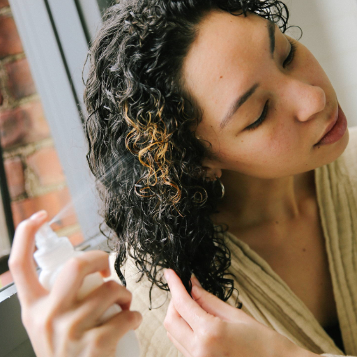 How to Diffuse Curly Hair Without Frizz