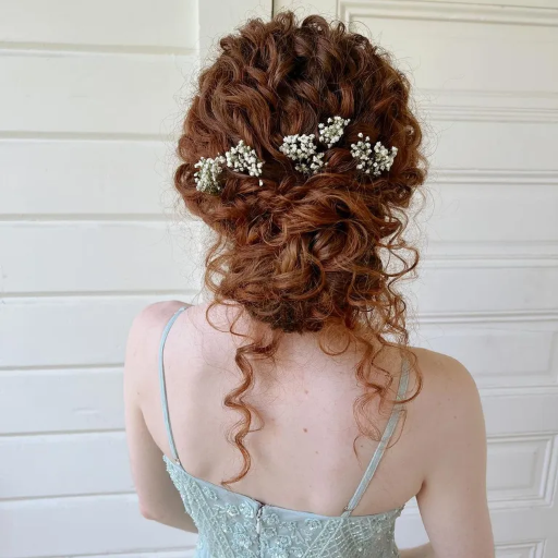 What Are Popular Bridesmaid Hairstyles with Curls