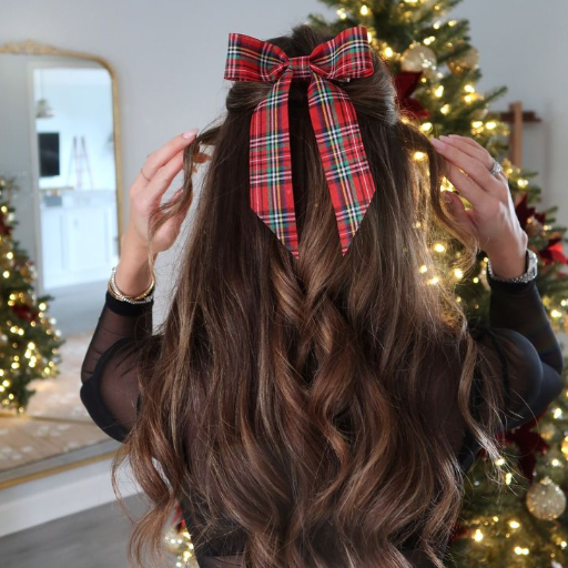 What Are Some Trendy Medium Hair Options for Christmas Eve